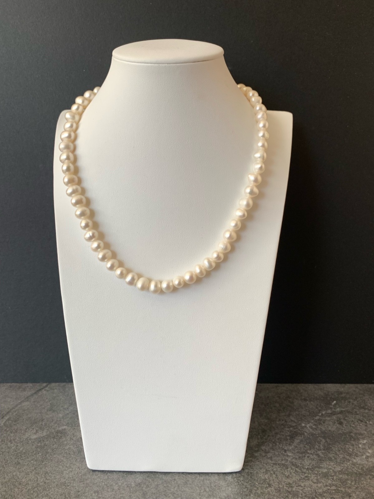Freshwater Pearls 9-10mm 18” length. Silver clasp. Necklace 84