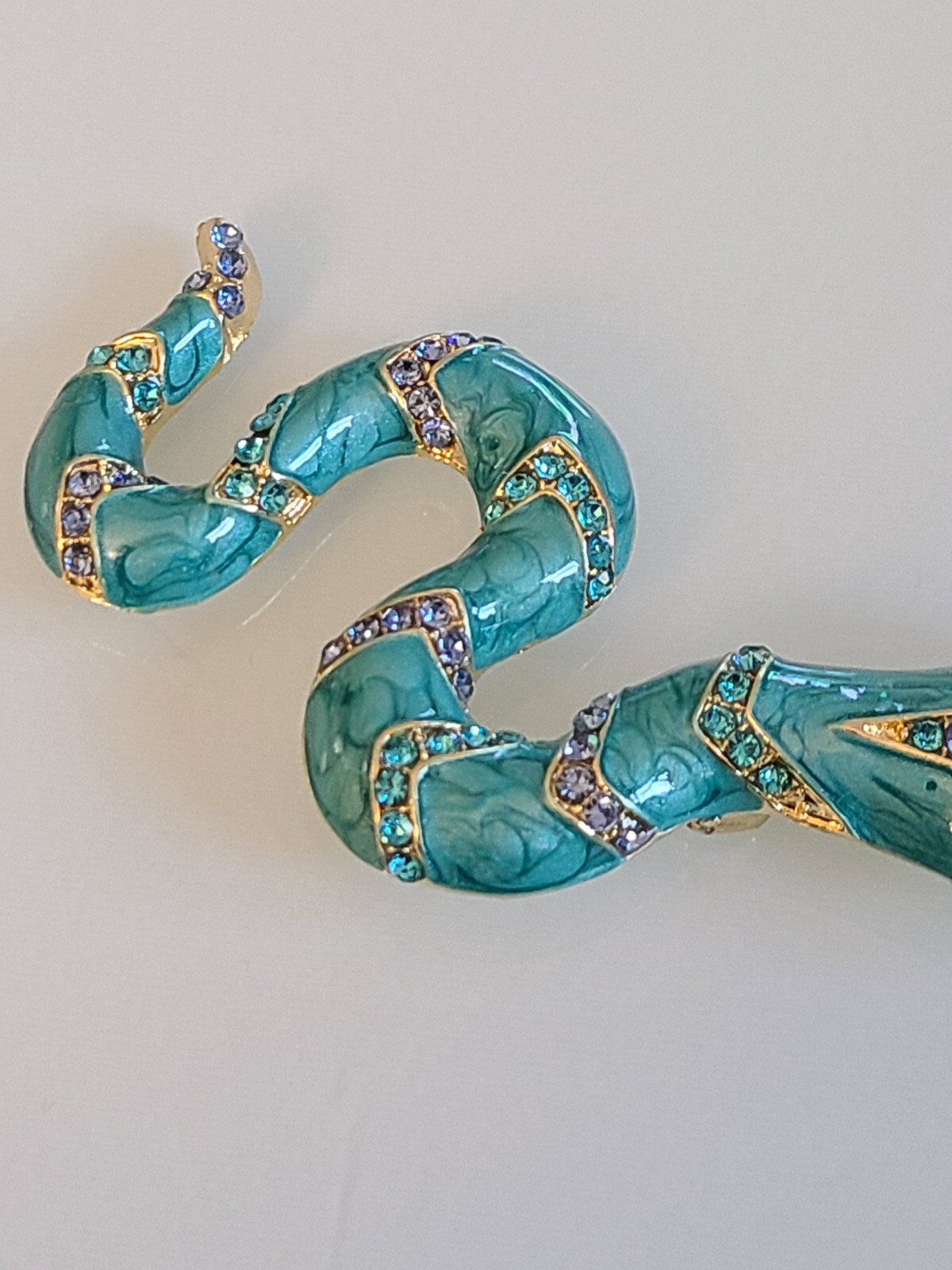 FAB DESIGNER STYLE UNSIGNED HUGE 3.75 INCH SNAKE BROOCH / PENDANT BLUE AURORA