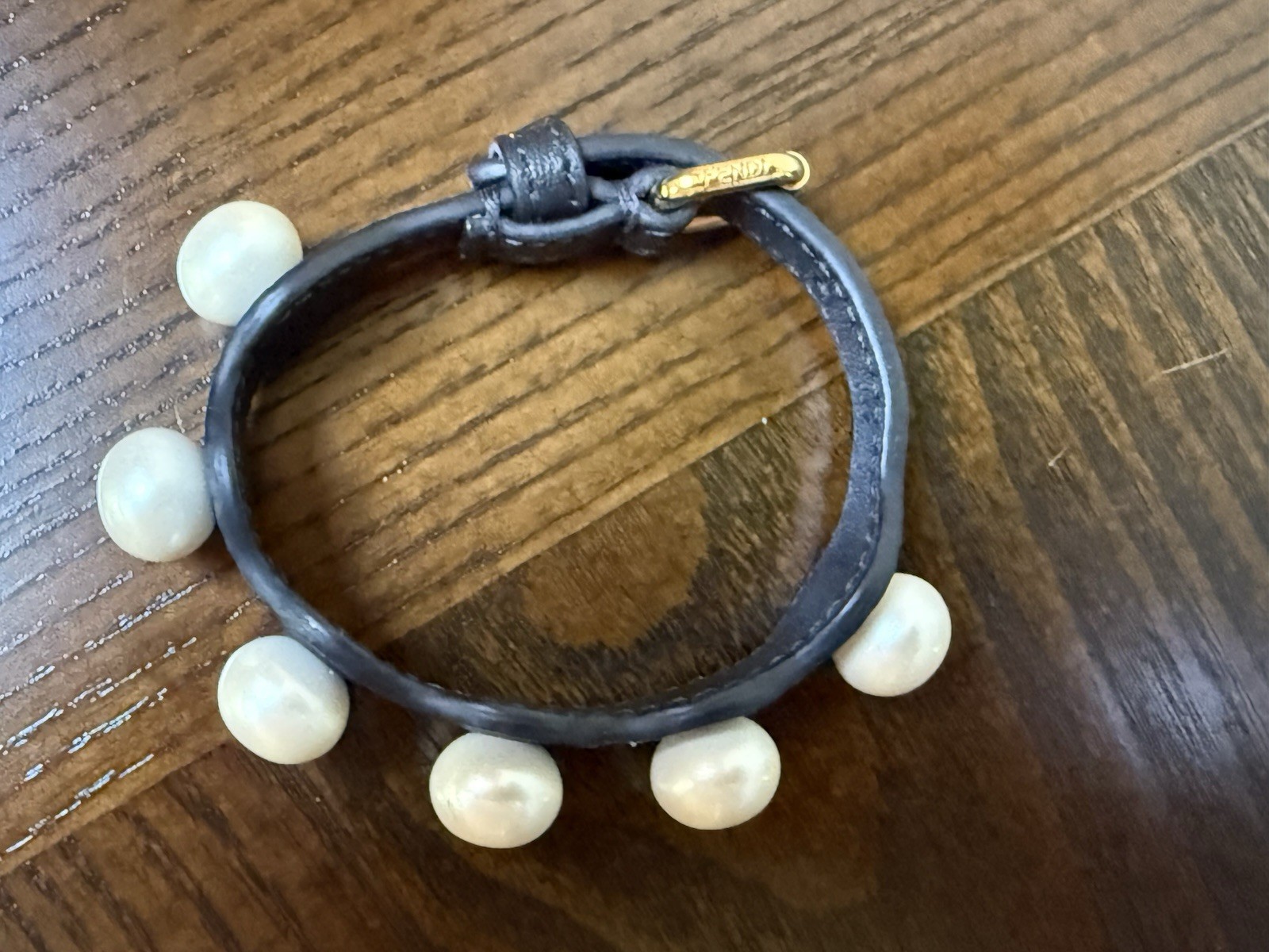 Auth FENDI Ribbons & Pearls Calfskin Leather Bangle Bracelet Gold Hardware Italy