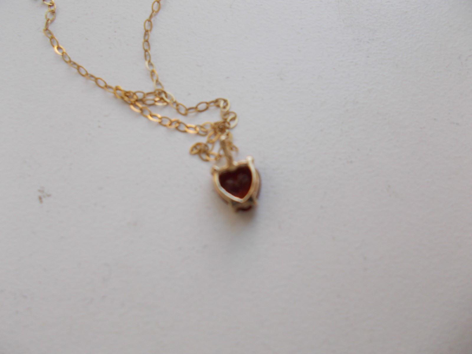 9K GOLD NECKLACE WITH 40CM CHAIN & SMALL RED STONE HEART SHAPE PENDANT WT 0.9G