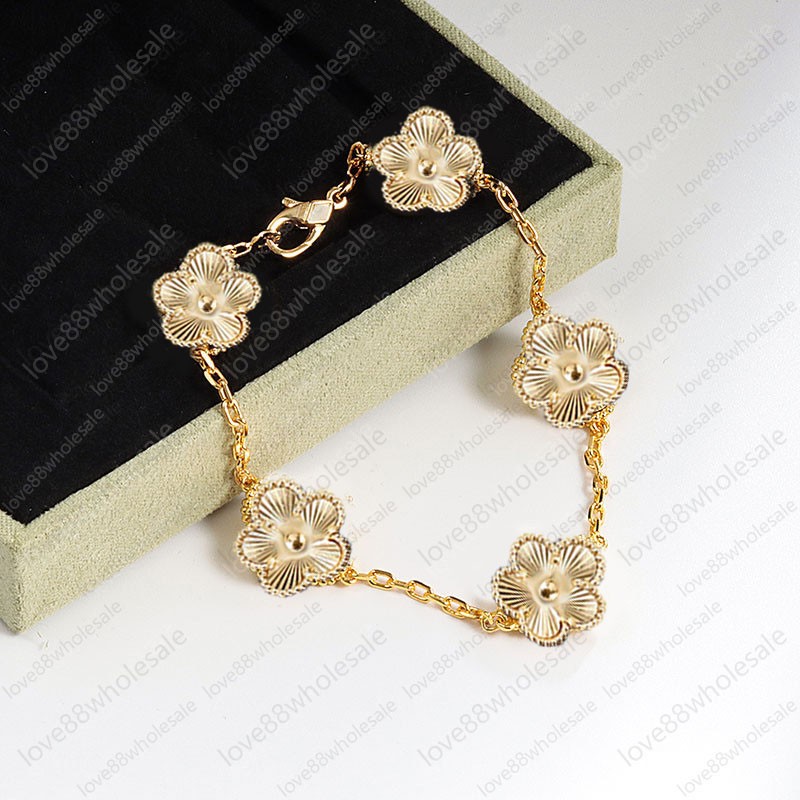 Women Four-Leaf Clover Bracelet Charm Mother-of-Pearl 18K Gold Designer Jewelry
