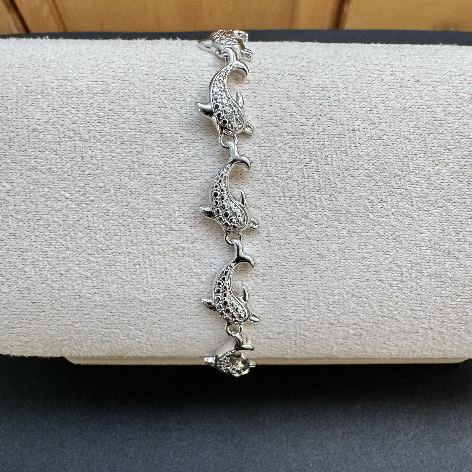Vintage Silver Plated Dolphin bracelet with Genuine Diamond Accents 7.5 Inch