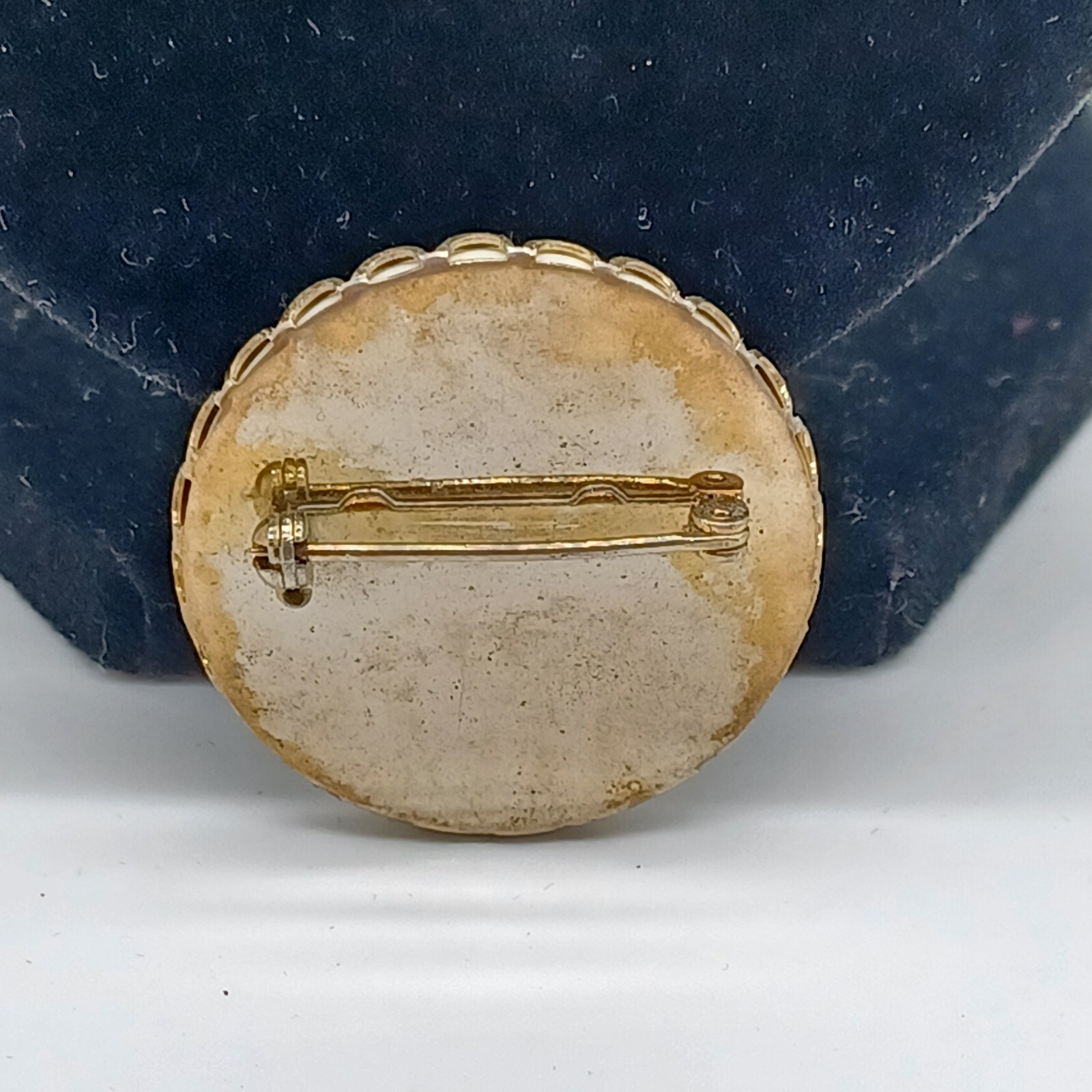 Brooch Silvertone/Porcelain Blue Flower Pin Round Scalloped Edge