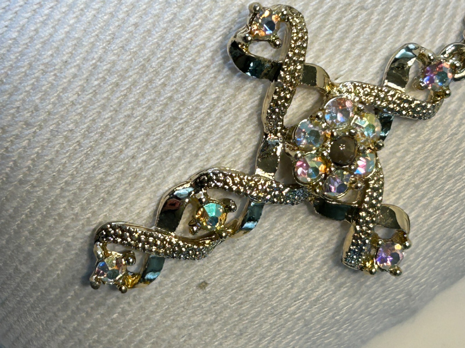 Vtg Pendant Cross gold-tone aurora borealis crystals 18 Inch Chain