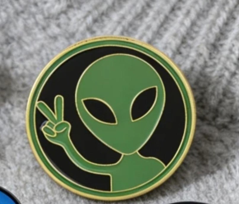 ALIEN-PEACE SIGN-PIN-2 OR MORE PINS $5.49 SHIPPING-SPEND $20 SHIPPING FREE