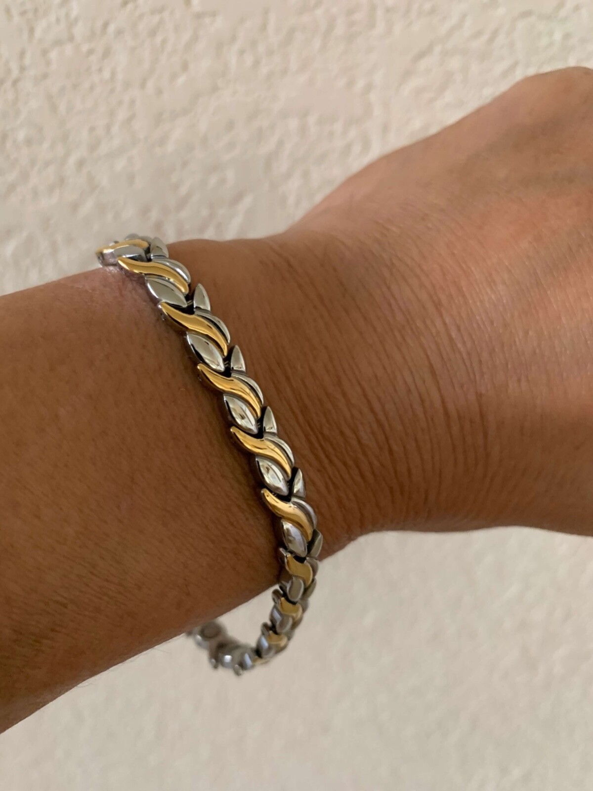Stunning Magnetic Bracelet women Balance Energy Arthritis Pain Relief Power Joy