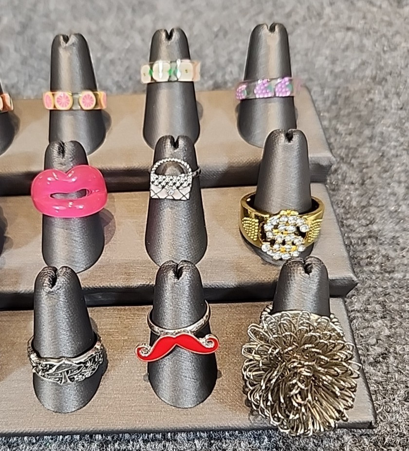 Jewelry 18 Whimsical Rings Adjusts Sized Stretch See Description Lot #220