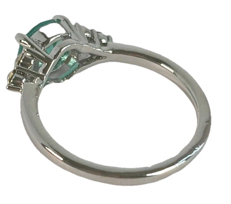 Moissanite Blue stone ring / silver tone / Size 7.25/ Very Good Condition