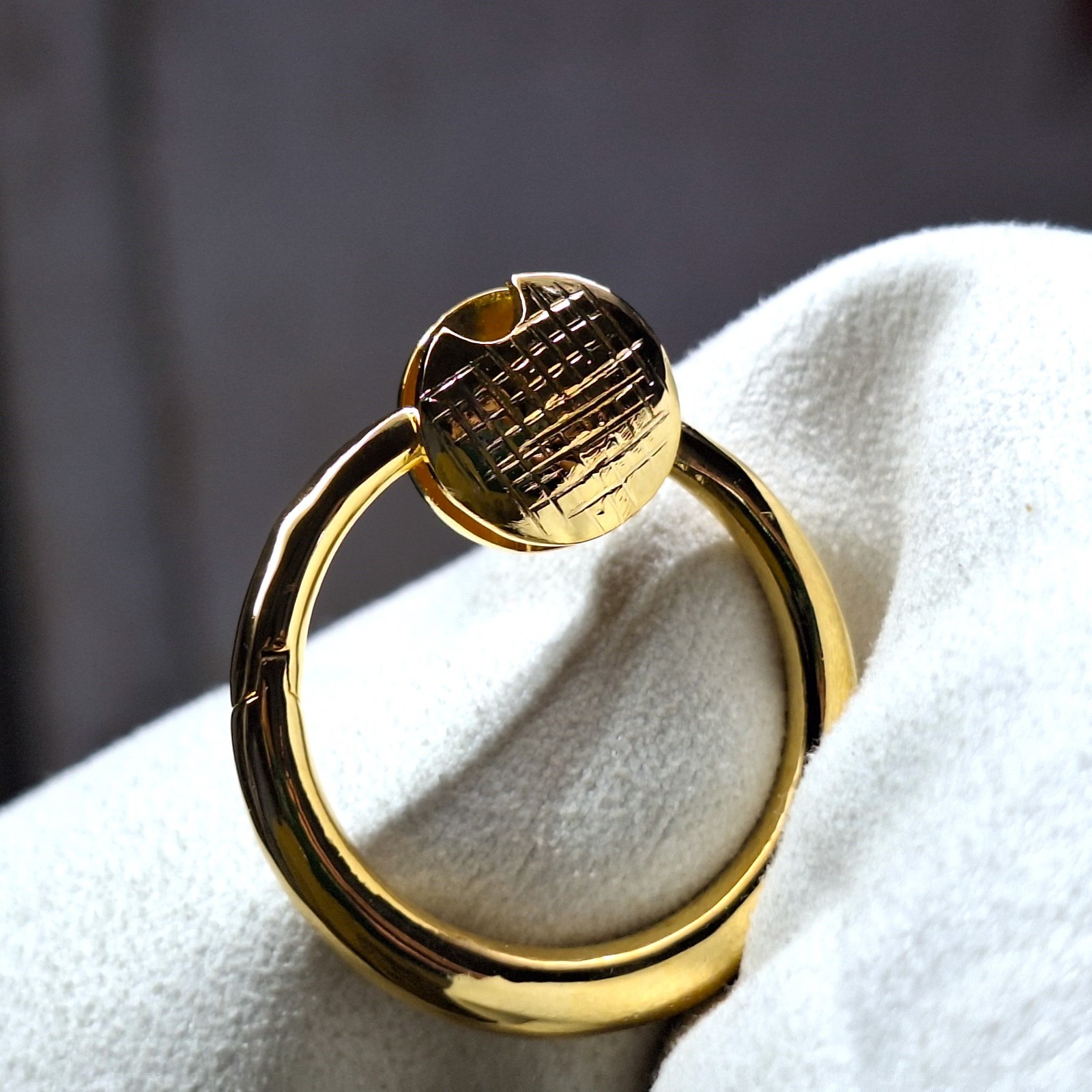 Hand textured Gold plated Brass Metal Fashion Jewelry for gift