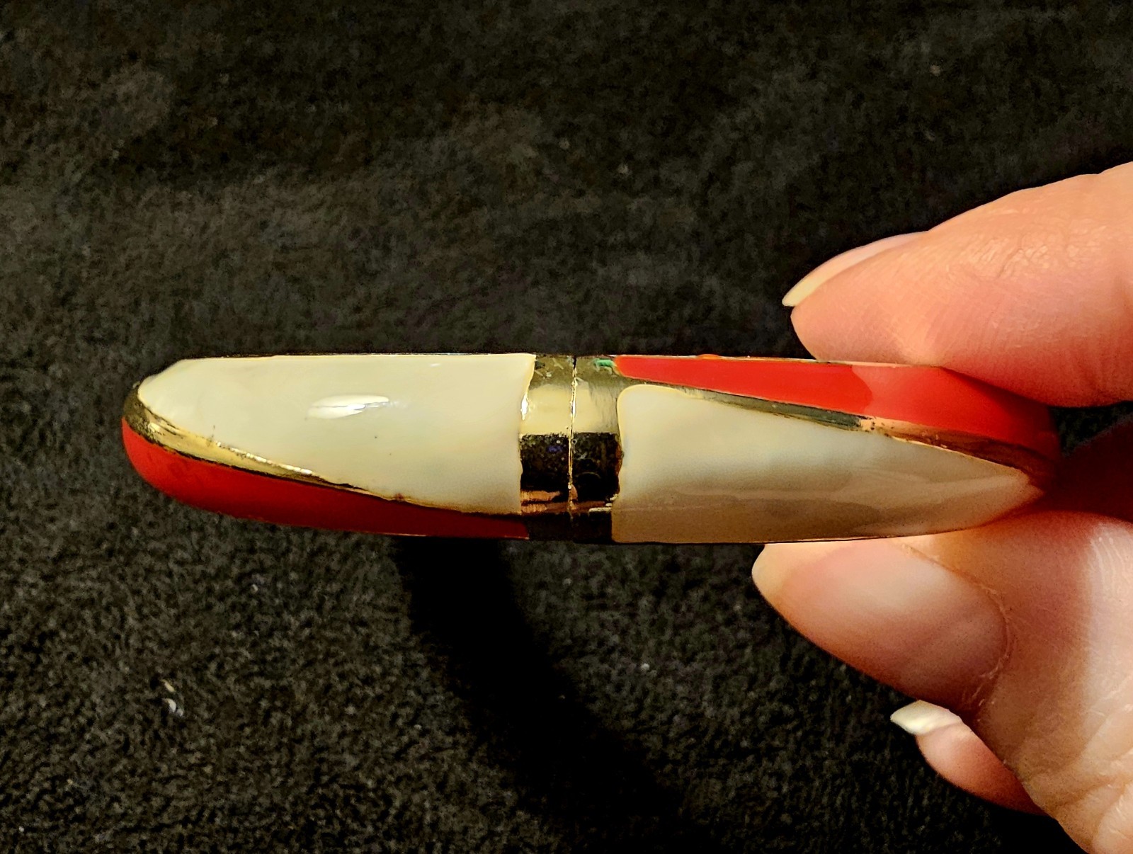 Jin Long Xing Red White Enamel Gold-Tone Hinged Bangle Bracelet Signed