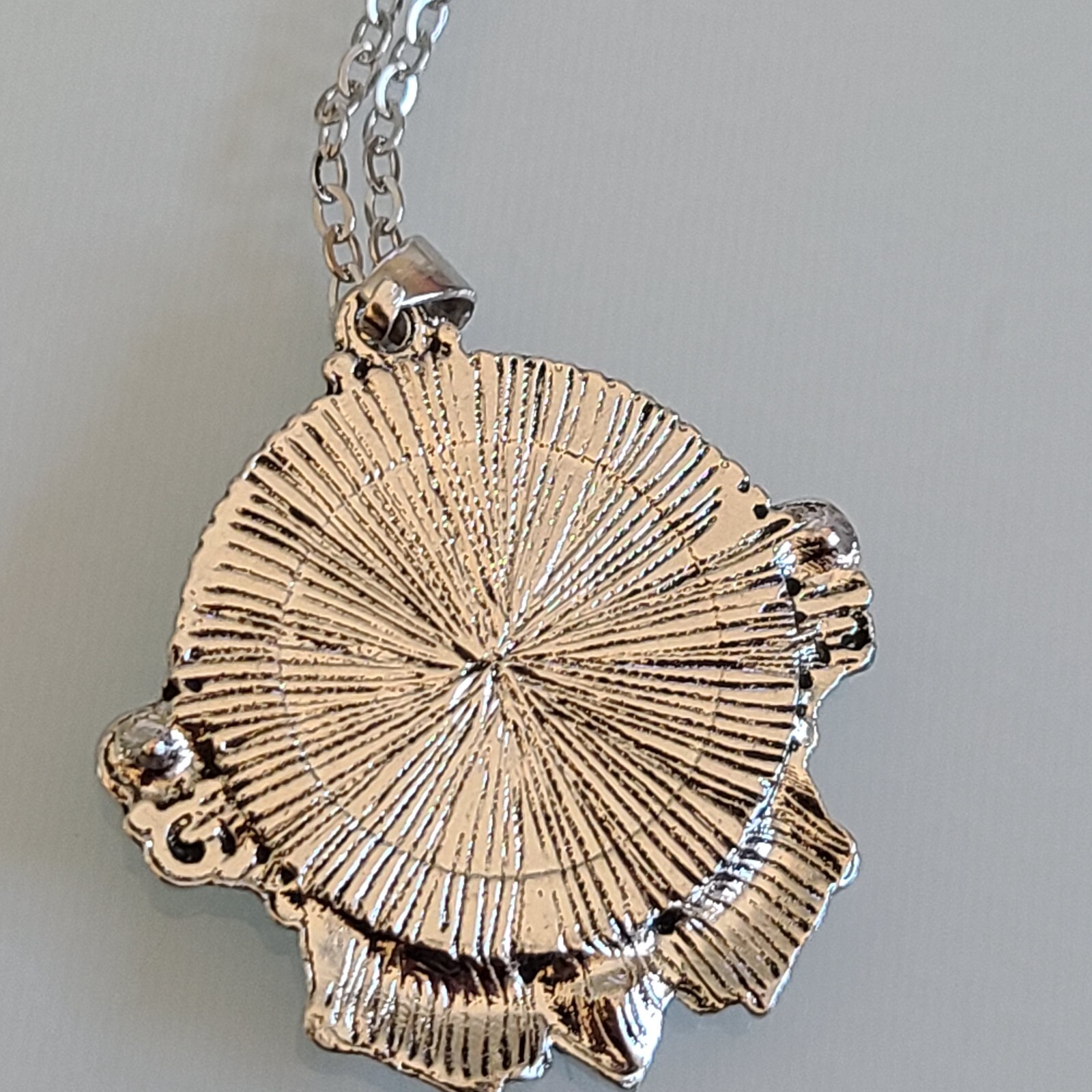 UNUSUAL TRIPLE MOON FACE NECKLACE FULL MOON WITH TWO CRESCENT MOONS CARESSING