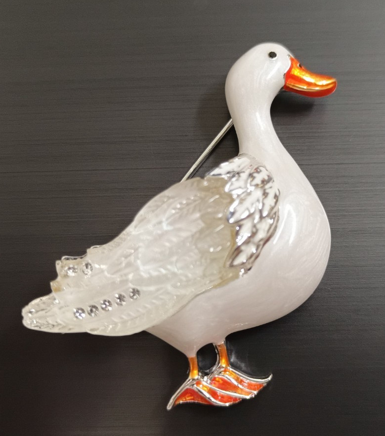 New Napier Silver Tone White Duck Pin