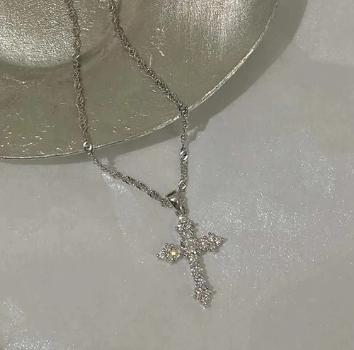 1pcs Crystal Zircon Cross Pendant Necklace – Elegant Silver Chain for Women1pcs