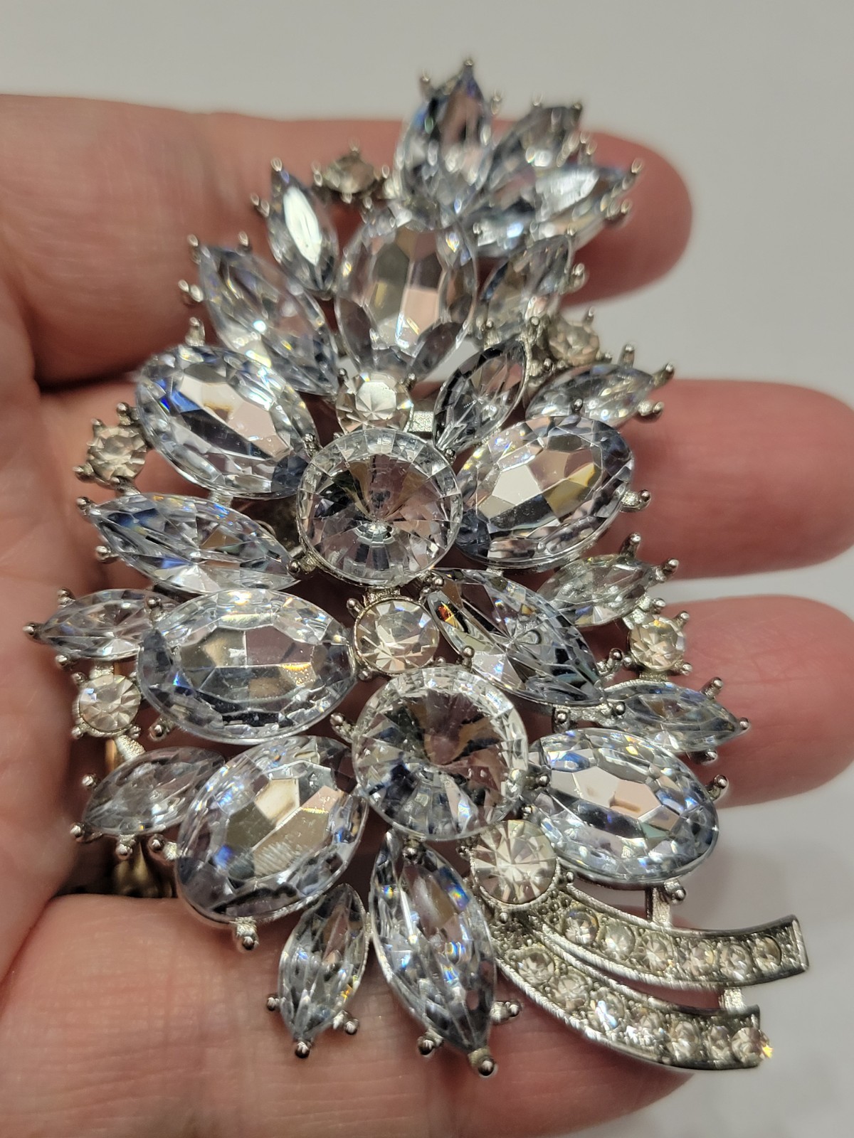 Big Beautiful Clear Floral Flower Bouquet Leaf All Occasions Brooch Pin CA P85-1