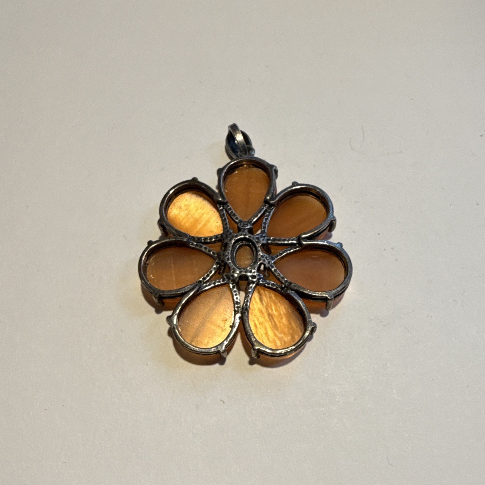 VINTAGE ORANGE MOLDED GLASS LEAF FLOWER BROOCH PIN CATS EYE CENTER 925