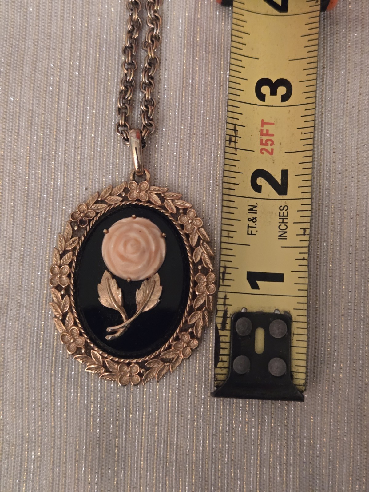 Vintage 1973 Avon “Serena Rose” mirror pendant necklace