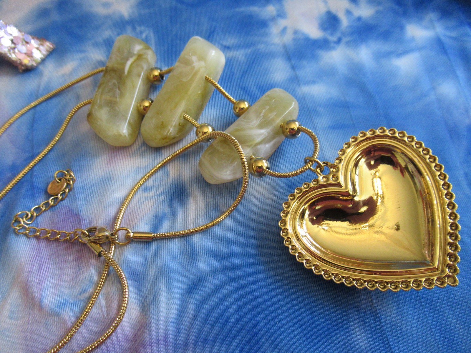 EXQUISITE Gold Plate Heart Valentine Pendant Stone Rectangle Heart Pendant NEW