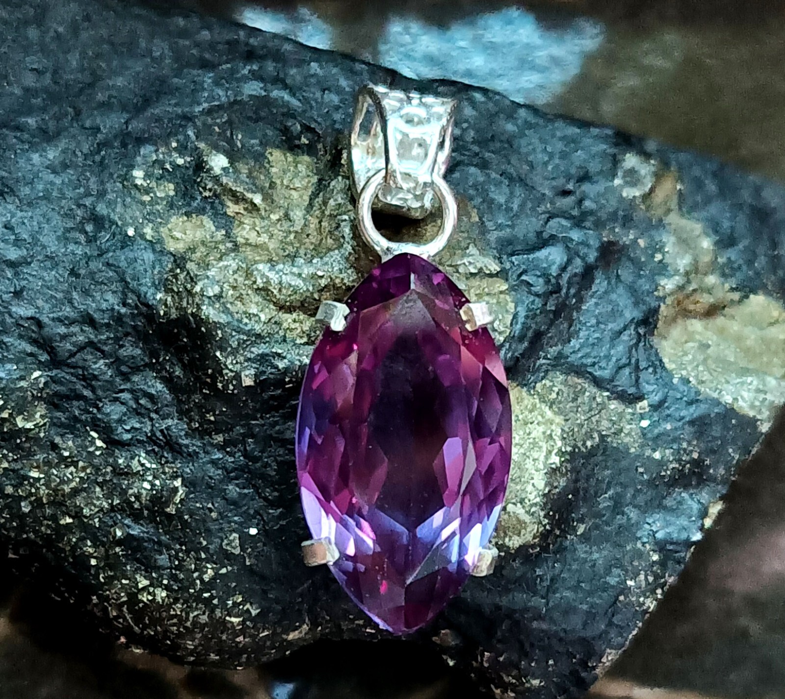 Natural Alexandrite Pendant Bi-Color Gemston,925 Sterling Silver Pendant 38.40Ct