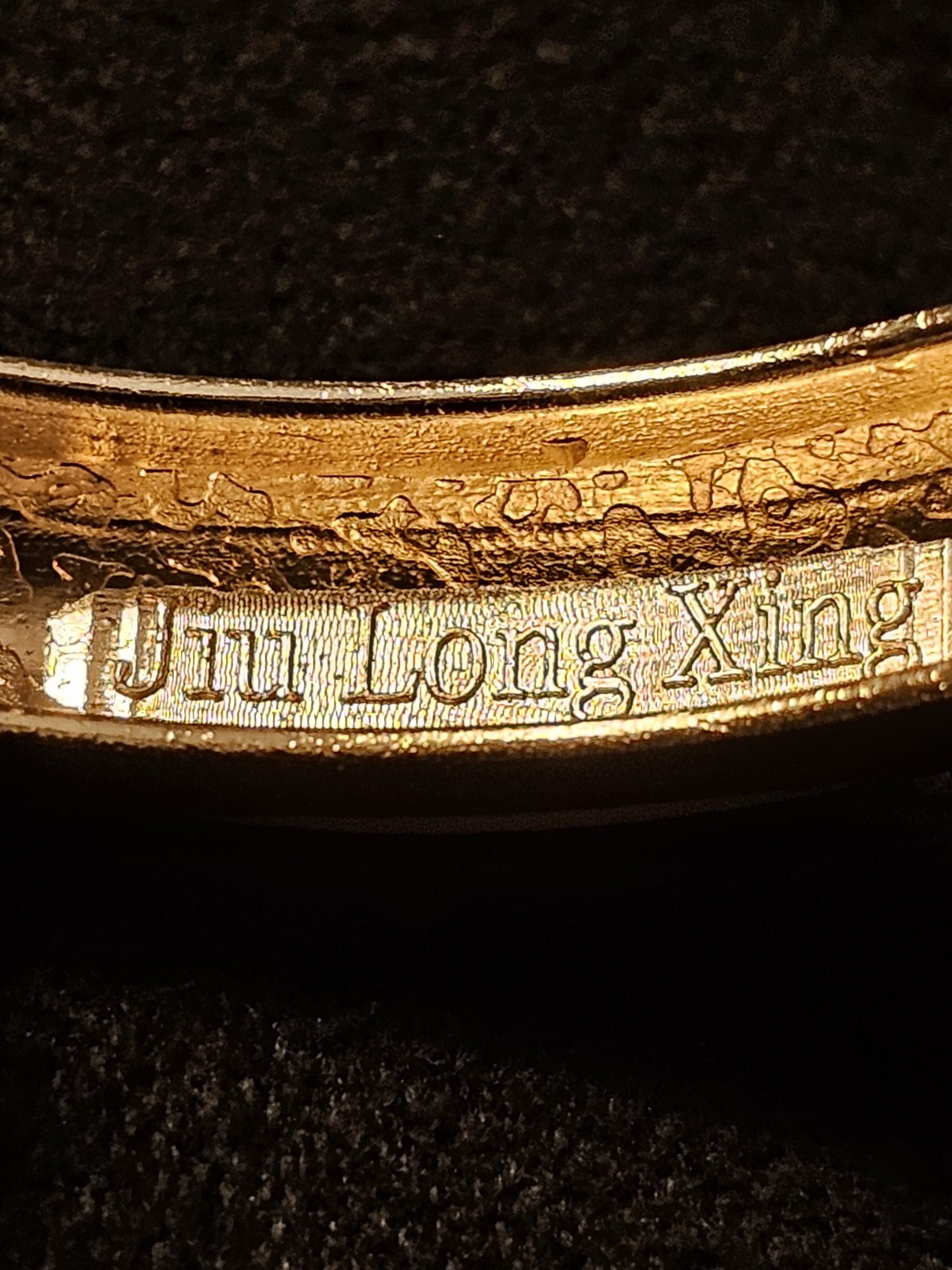 Jin Long Xing Red White Enamel Gold-Tone Hinged Bangle Bracelet Signed