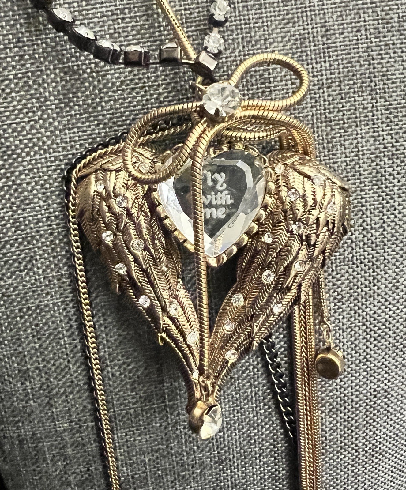 RARE BETSEY JOHNSON FLY WITH ME GOLD ANGEL WINGS CRYSTAL HEART NECKLACE W/BOW