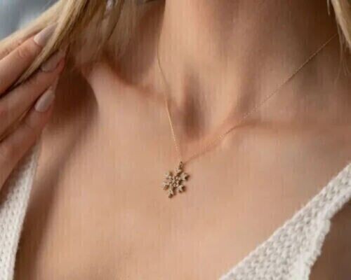 Round Cut Simulated Diamond Stunning Snowflake Pendant In 14K Yellow Gold Plated