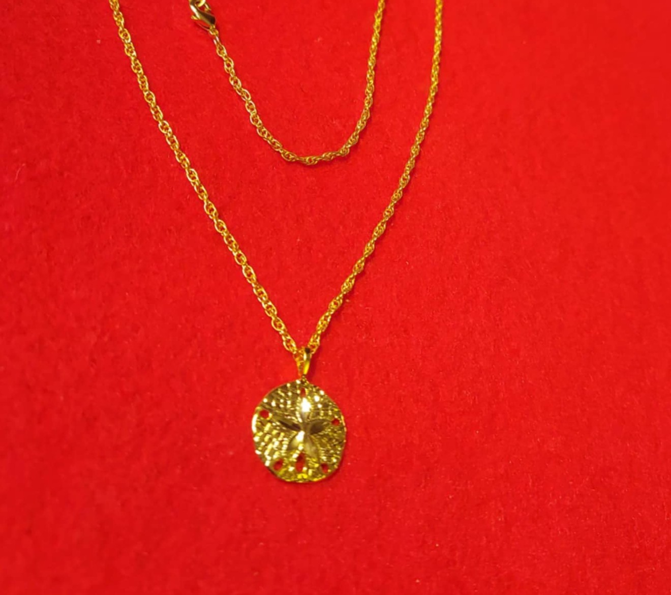 14KT GOLD PLATED SAND DOLLAR CHARM WITH 18″ NECKLACE – 2033