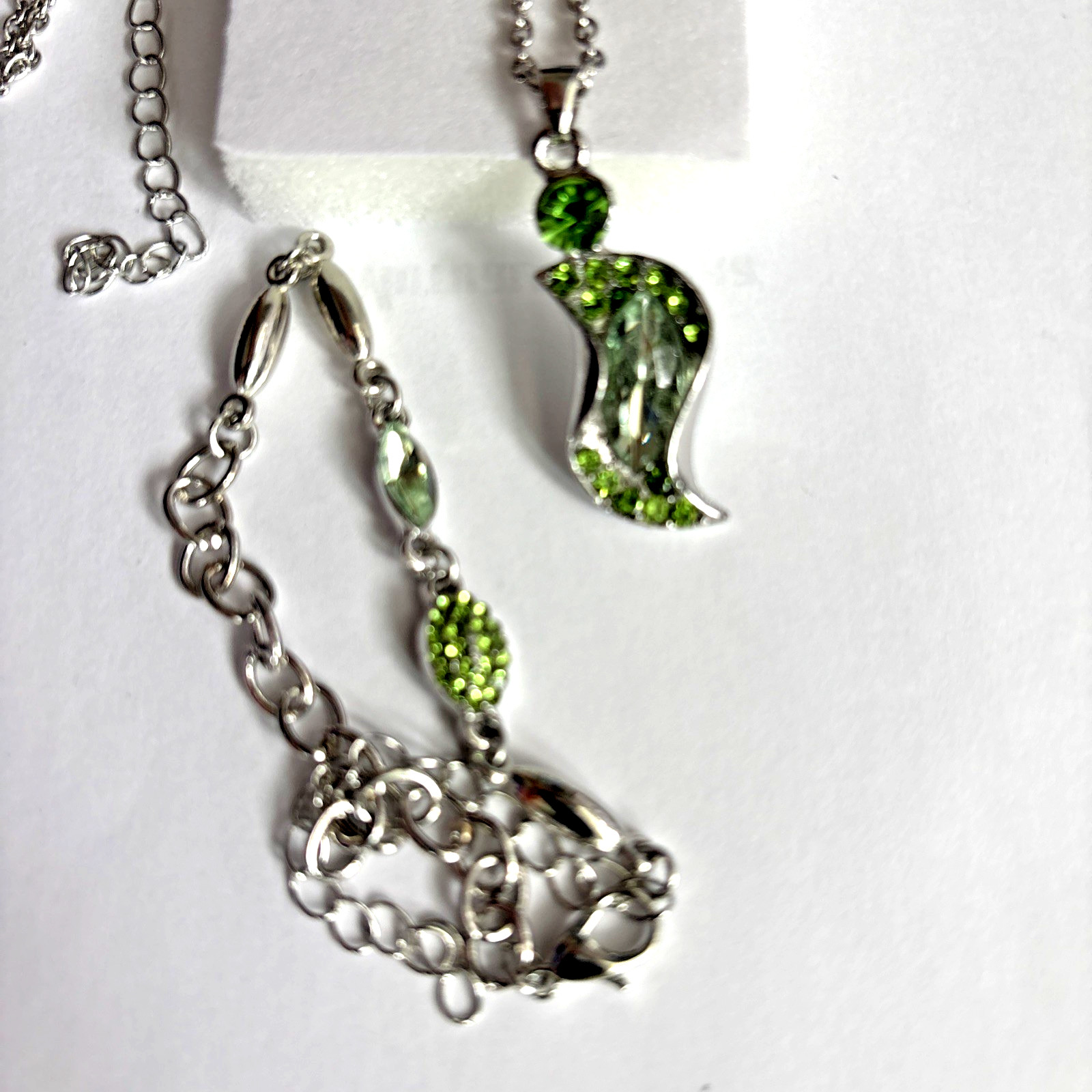Set of Necklace Dangle Earrings & Bracelet Emerald sparkling, Chuns Fashion