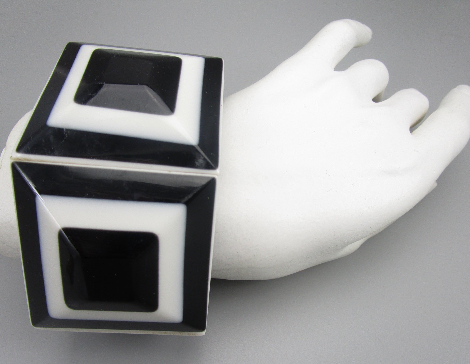MARION GODART BLACK & WHITE SQUARE PANEL RESIN STRETCH BRACELET – FRANCE