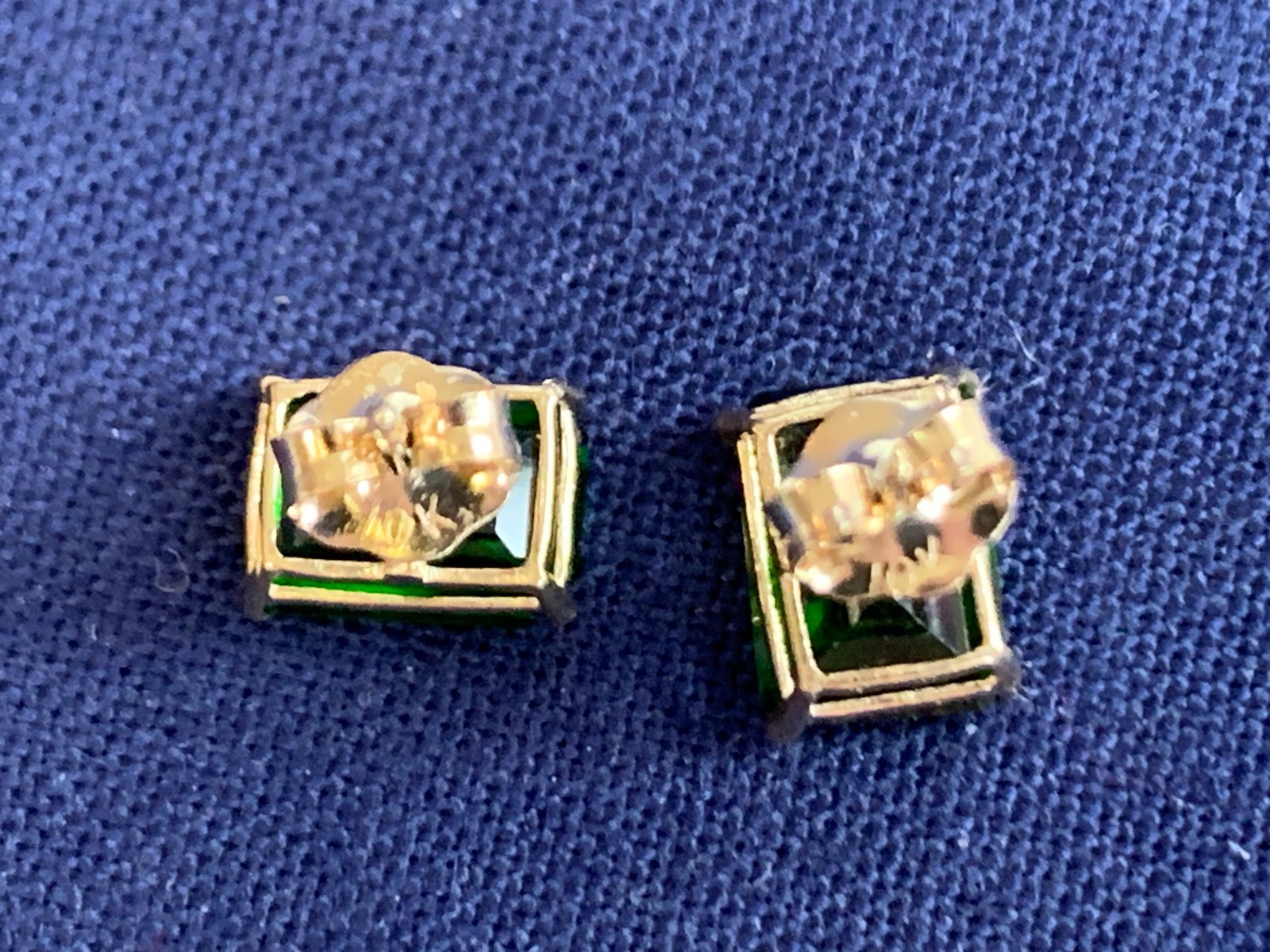 10K Yellow Gold Earrings .68g Fine Jewelry Baguette Emerald Look Studs *READ*