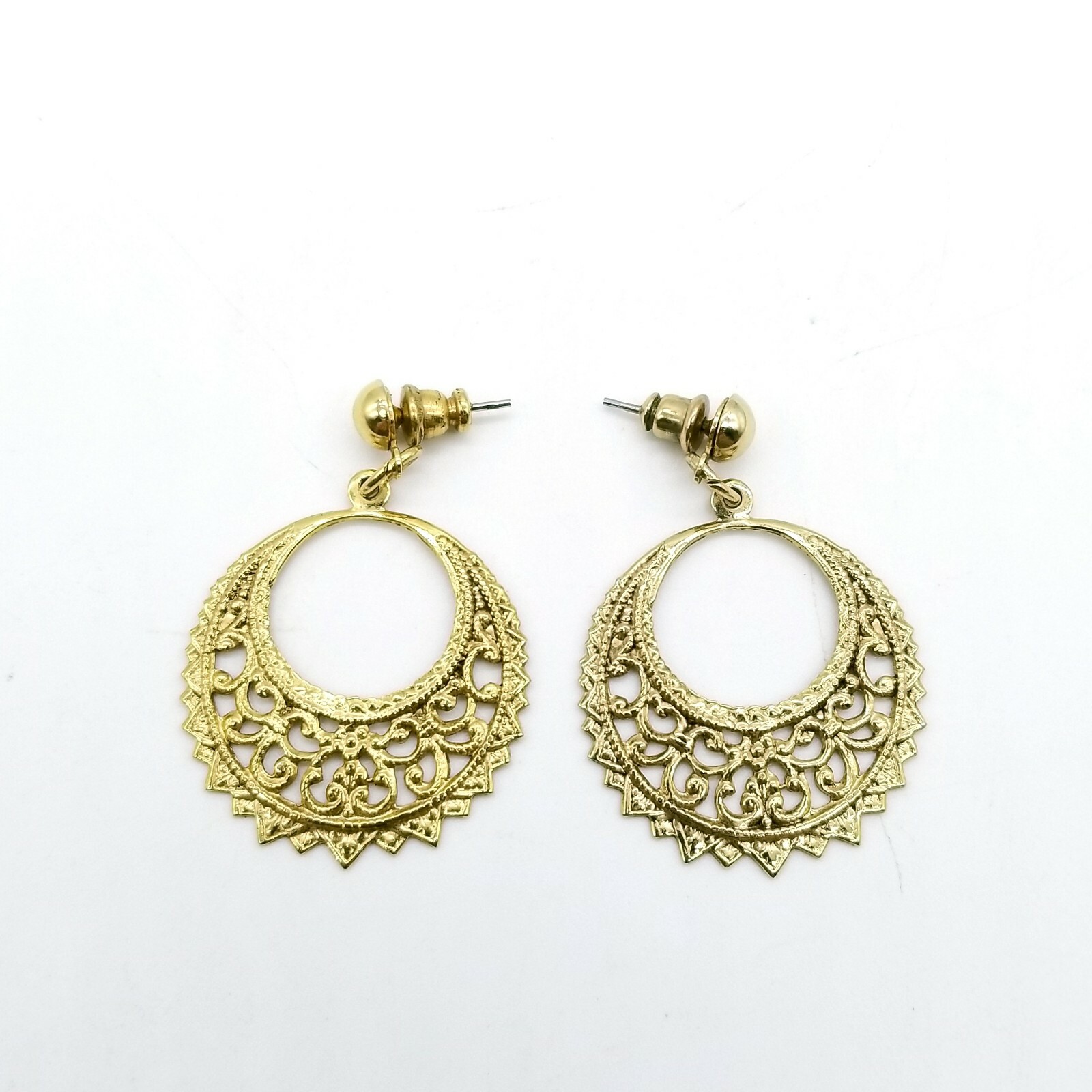Round Scalloped Filigree Dangle Drop Earrings Goldtone Pierced Ear