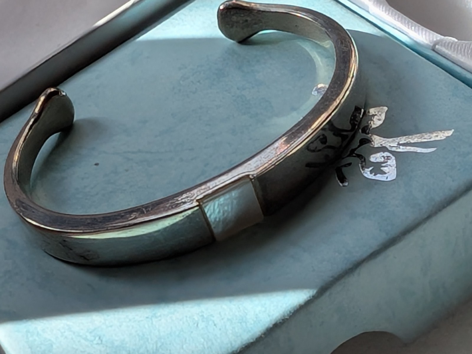 Vintage Silver Tone Solid Open SLIM Cuff Bracelet MOP centre 30g Dia 60x 45mm