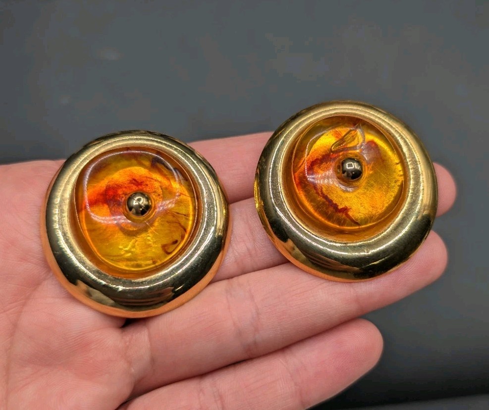 Vintage Signed Valentino Garavani Marbled Runway Bold Gold Tone Clip On Earrings