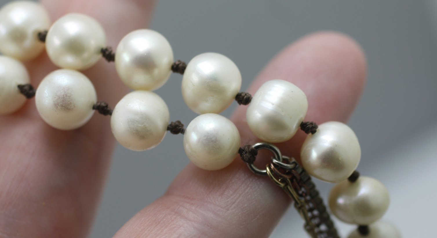 Banana Republic whit cultured Freshwater Pearl knotted multi tone chain Necklace