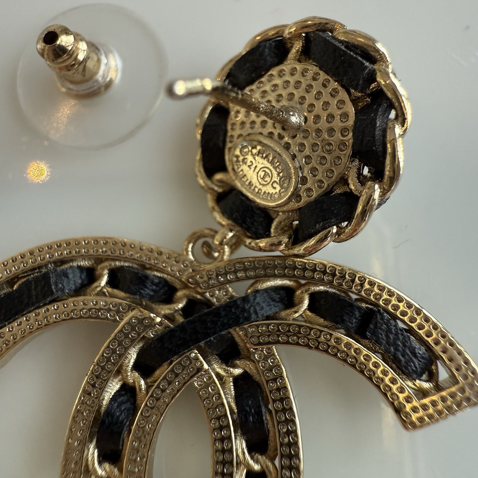 CHANEL CC Logos Round Leather Dangle Pearl Earrings Gold Tone Auth w/Box