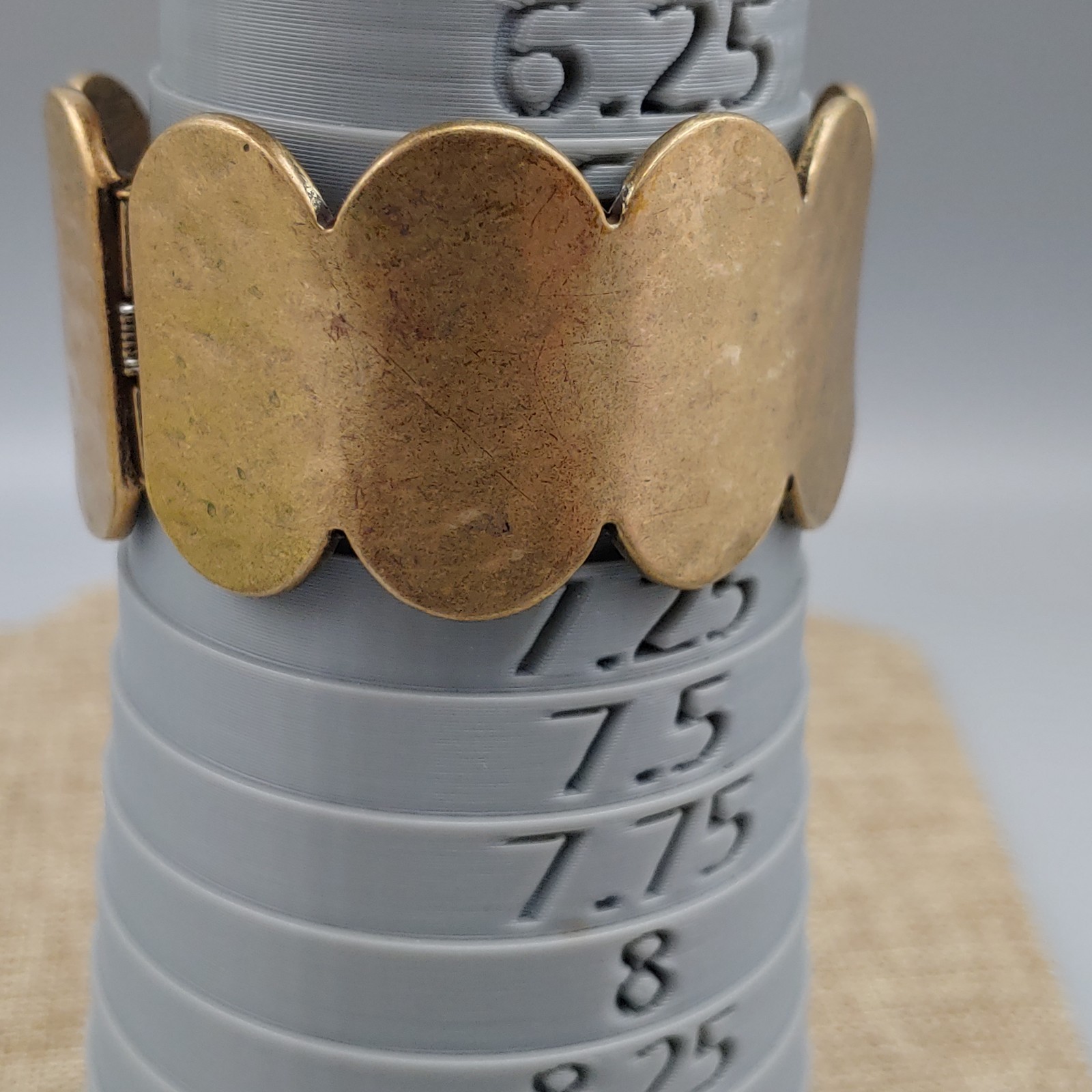 Coldwater Creek Hammered Brass Cuff Bracelet Brass Tone Scalloped Edges 36mm 7″