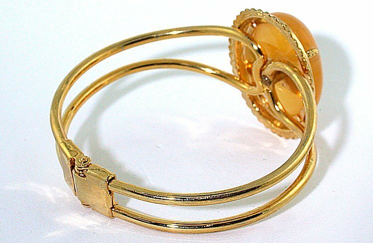 30×22 Golden Jade Onyx Cabochon Spring Load 7 1/2 Inch Goldplated Cuff Bracelet