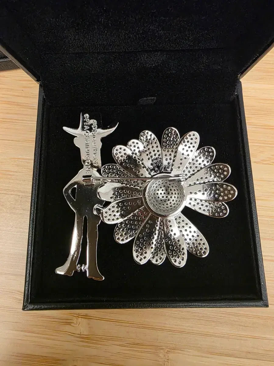CASETiFY x PEACEMINUSONE x Toy Story THE FIRST FAN Daisy Jewel Pin badge