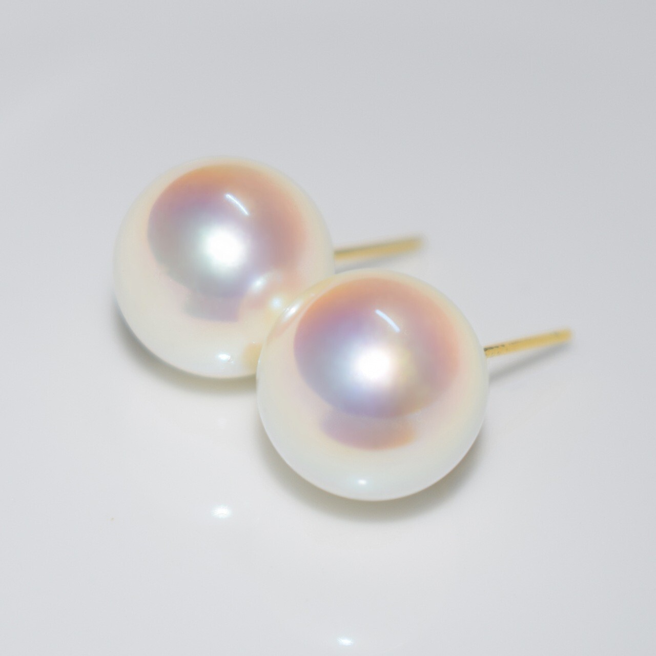 Japanese White 10mm Akoya Sea Shell Pearl Stud Earrings Gold Plate in Silver
