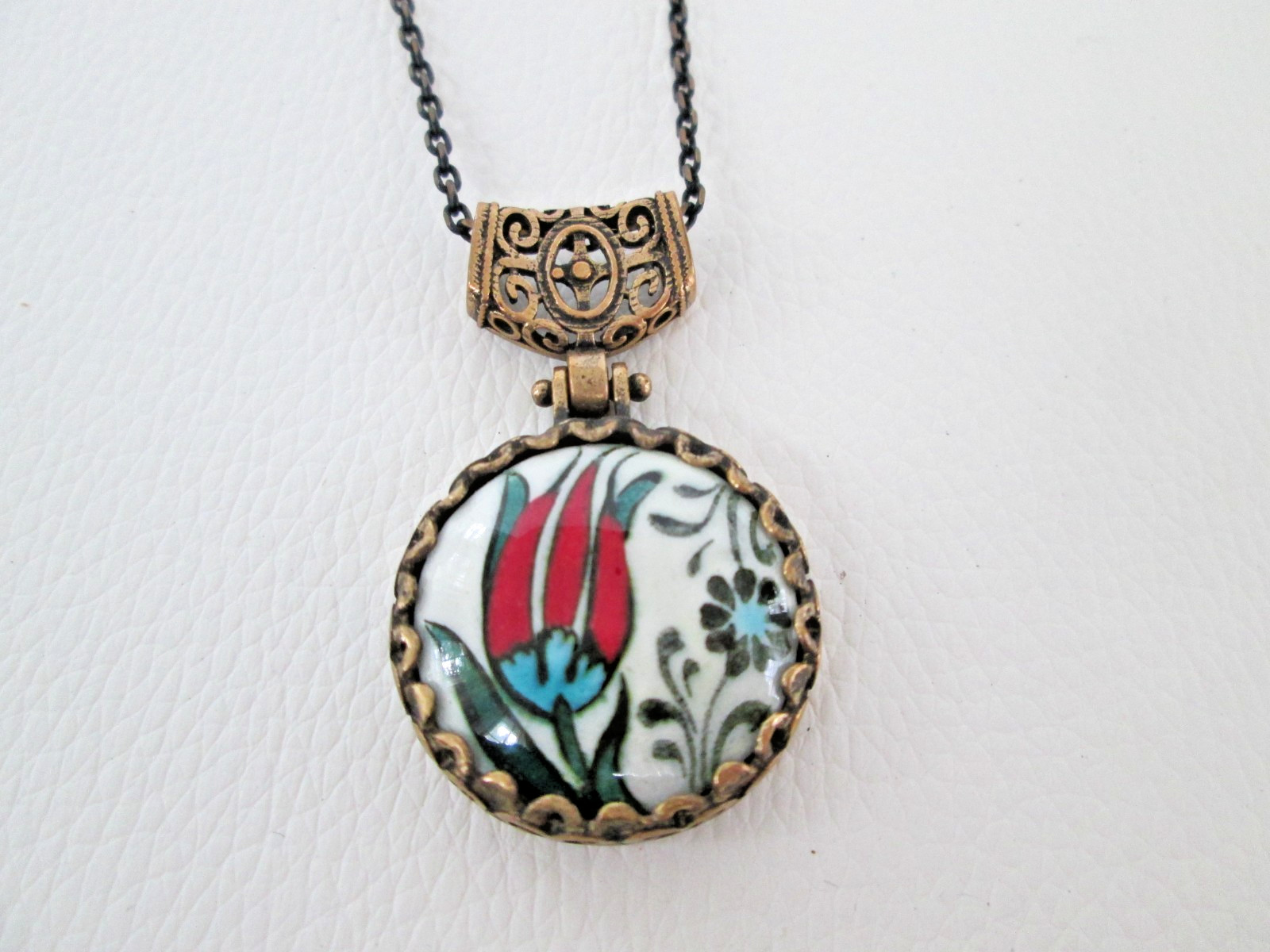 Cini Tulip Enamel Ceramic Pendant Collar Chain Necklace 18″ Antique Gold Tone