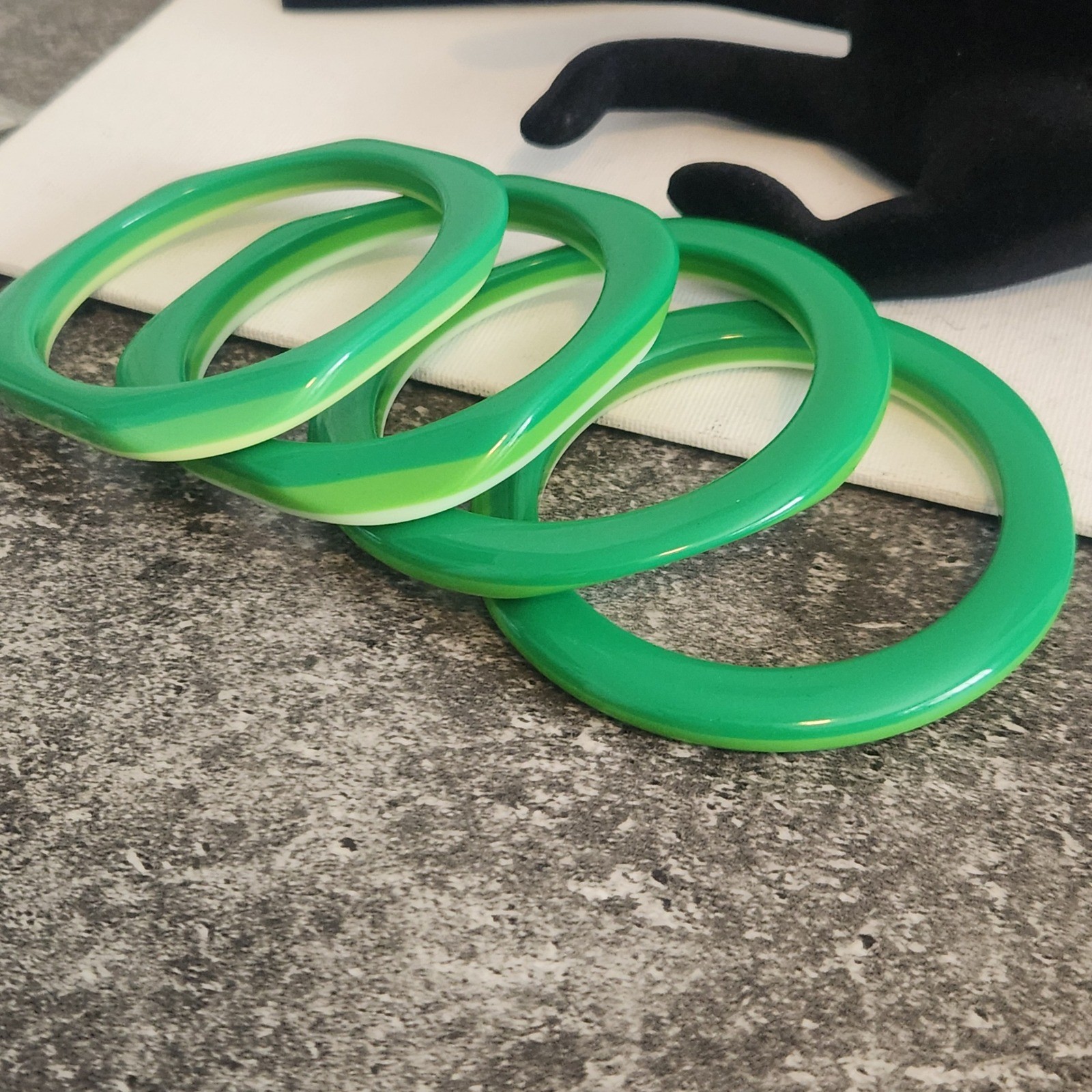 Green Resin acrylic Bangle Bracelet Set 4pc Round Wavy Scalloped Stackable Retro