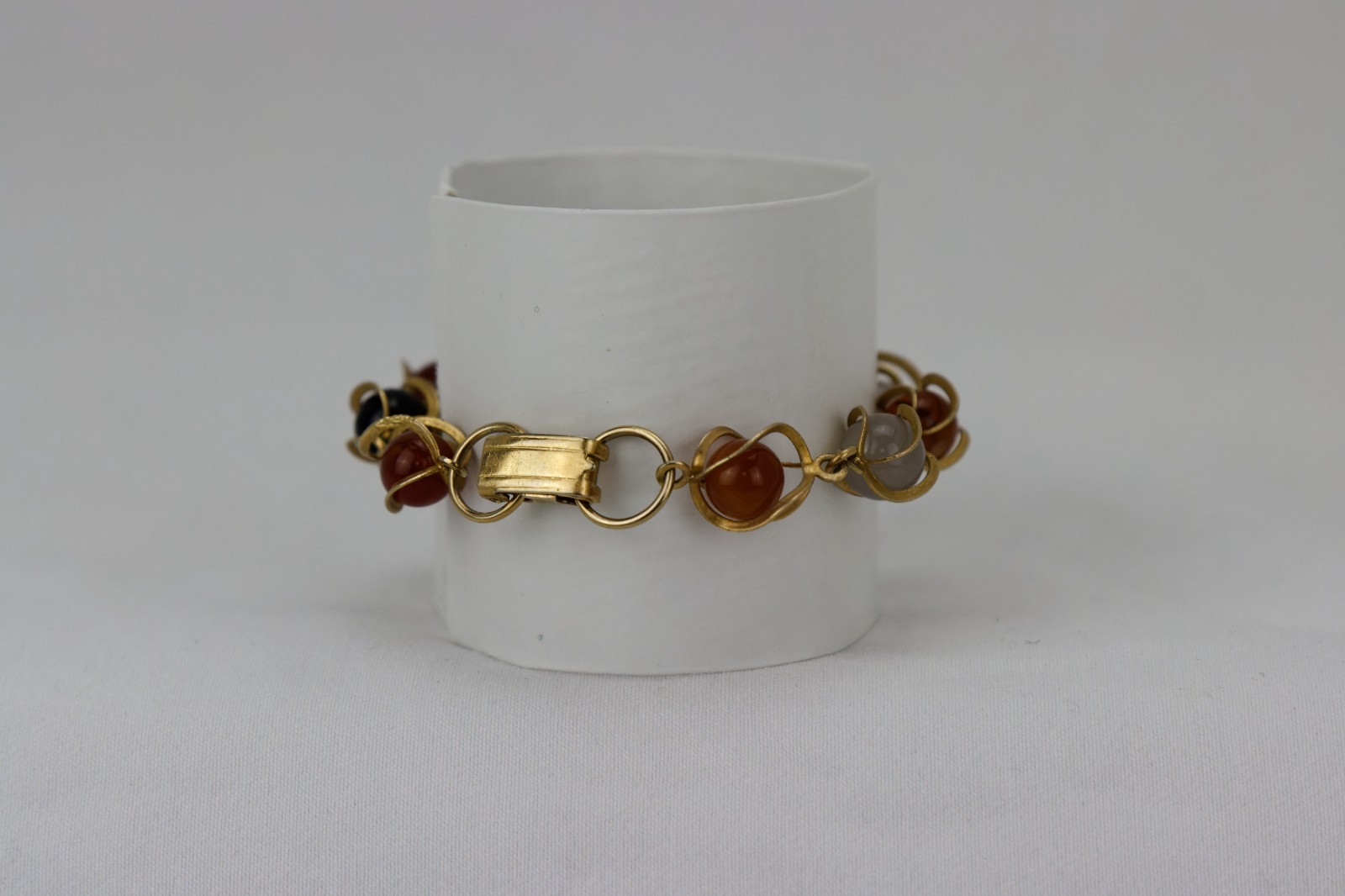 Caged Stone in Gold Tone Bracelet, Hinged Clasp, 9gr