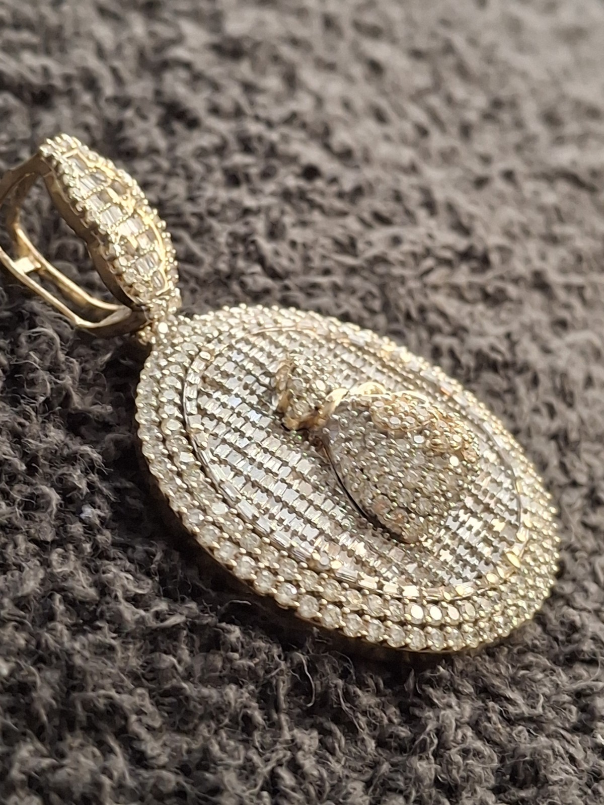 10k Gold Mens Baguette Diamond Money Bag Circle Pendant 5 Cttw