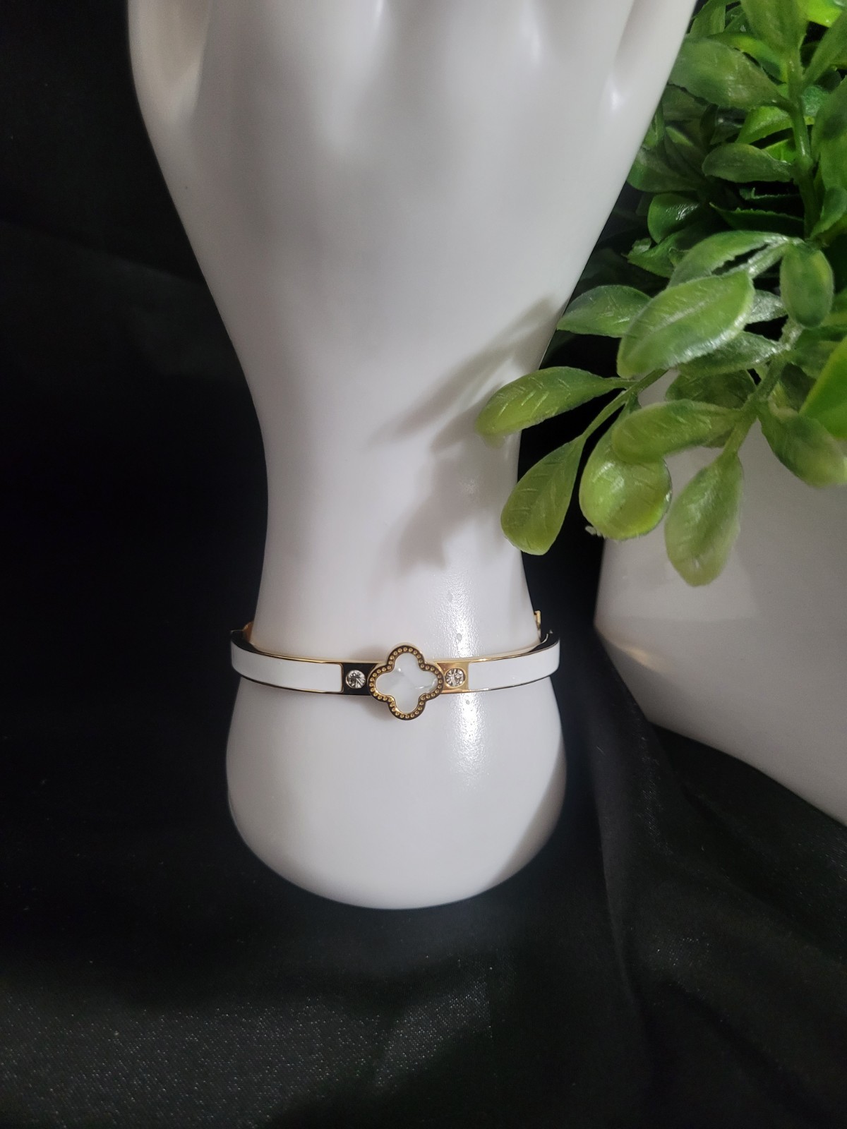 18k Gold Plated Bangle Titanium Steel Won’t Tarnish Rust Discolor In Gld Or Slvr