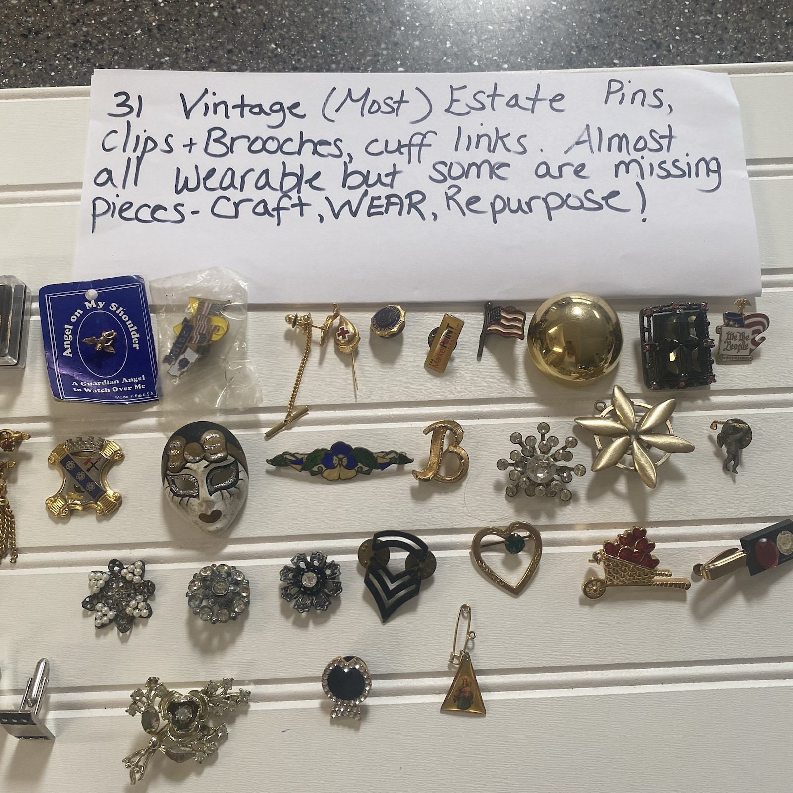 31 Pc Vintage Brooch Pin Lot Mixed Alloy All Different Estate Some Missing Gems