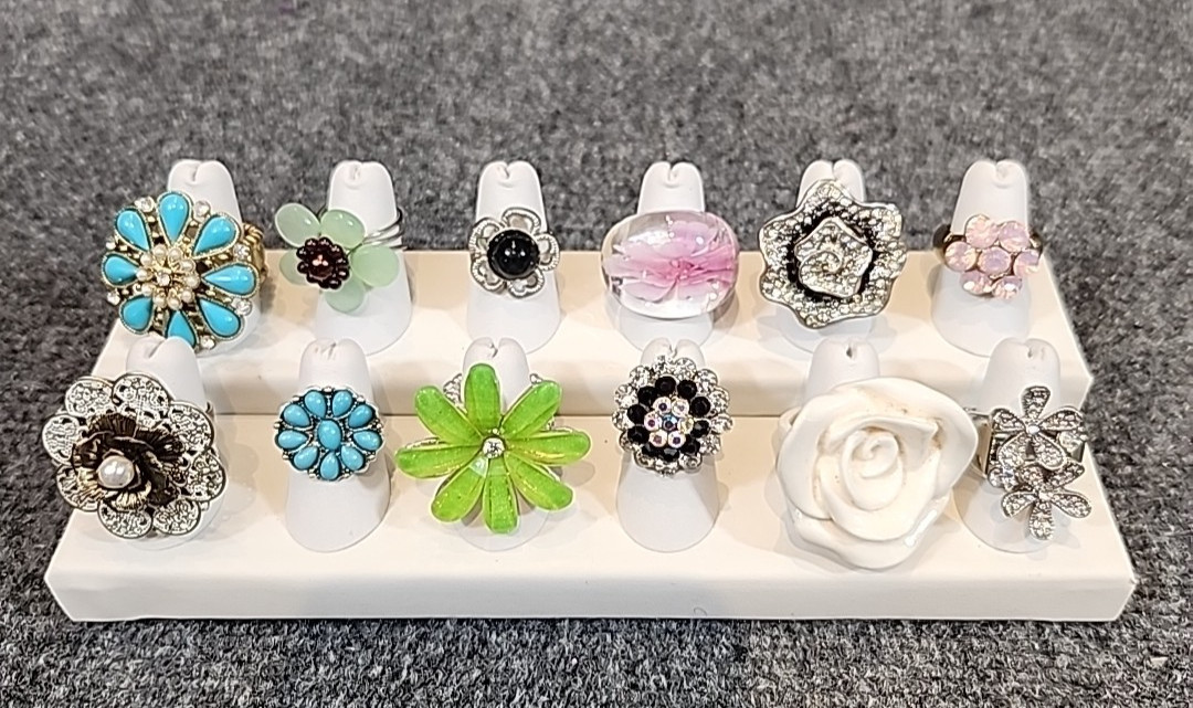 Jewelry 12 Flowered Rings Adjusts Sized Stretch See Description Lot #254