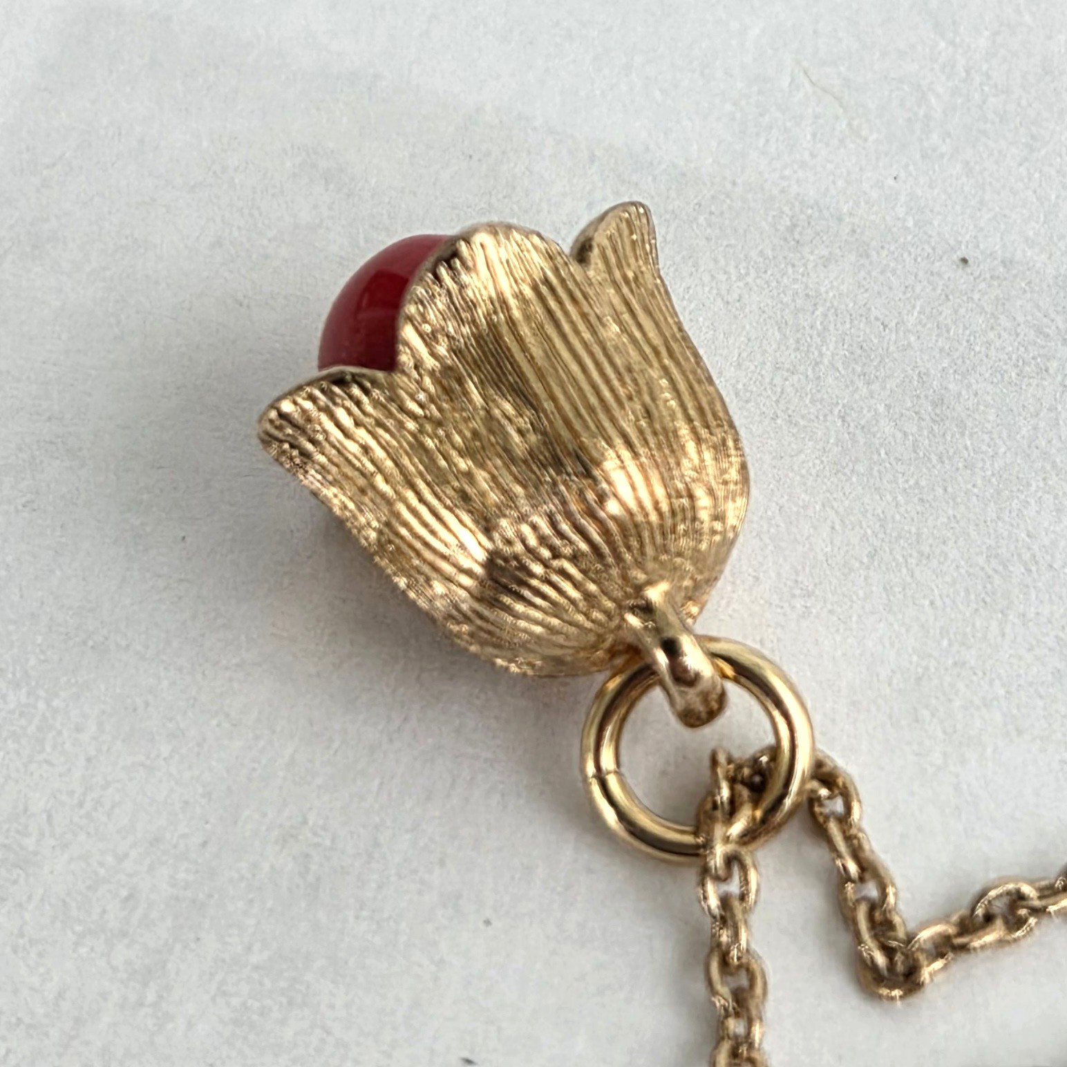Natural Red Bead Pendant Necklace Gold Color Tulip Scallop Petals Marked