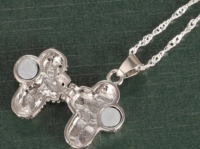 Silver-Tone Metal Alloy CROSS Pendant Necklace Locket ~ Singapore Twisted Chain