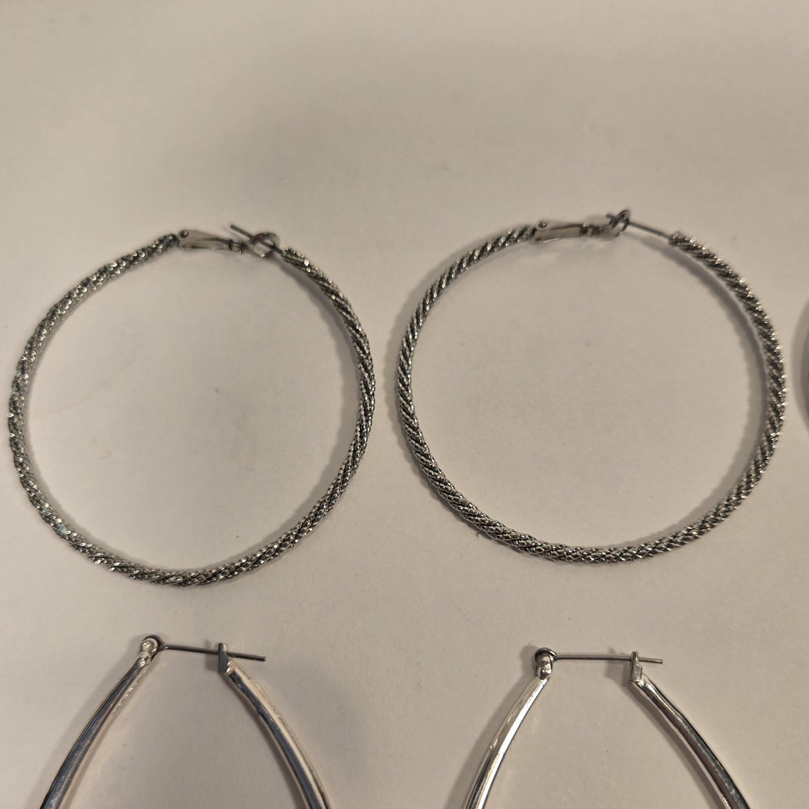 Lot Of 8 Pair Hoop Earrings Pierced Different Metal Tones Varying Diameters