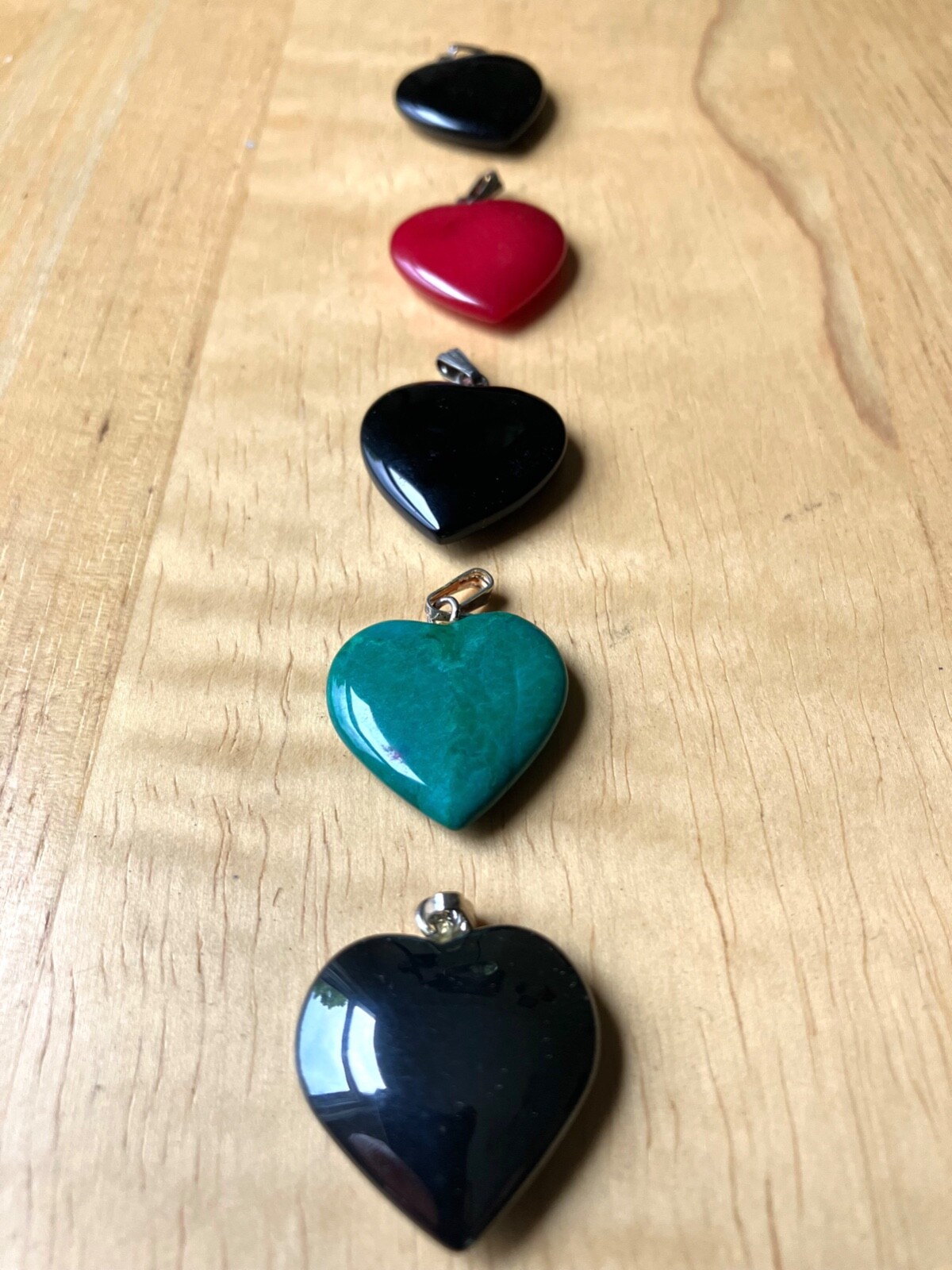 Lot Of 5 New Natural Dyed Stone Heart 3/4″ Pendants In Various Colors