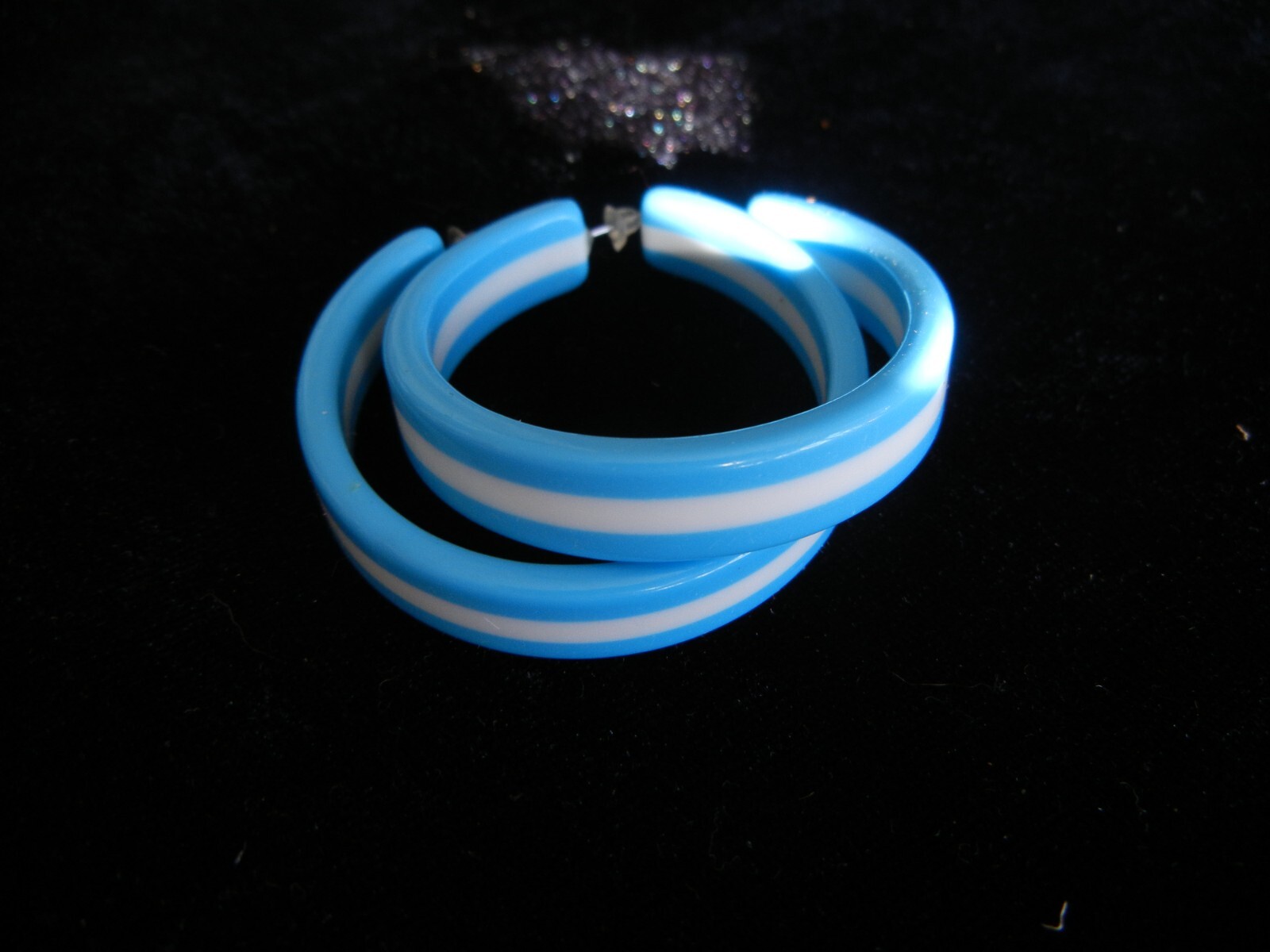Turquoise & White Plastic Hoop Earrings 1 7/8 inch NWT